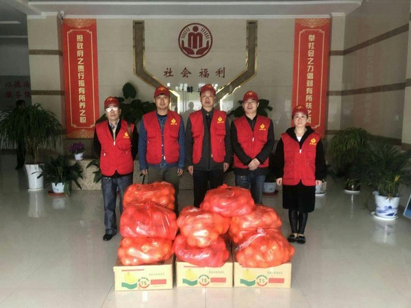黨(dang)支(zhi)部(bu)到兒童福(fu)利(li)院(yuan)開(kai)展送(song)溫(wen)煗活(huo)動(dong).jpg